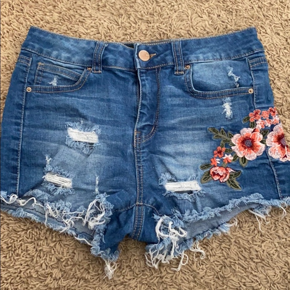 Jean shorts with flower patches